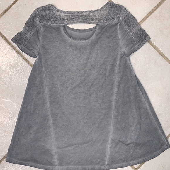 Mudd Girls gray shirt sleeve top with cutout in back. Girls size 7/8 - Picture 4 of 6